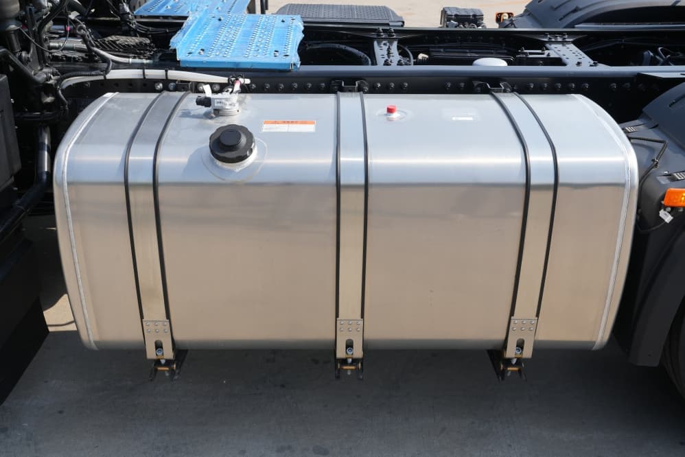 Thùng dầu Diesel AUMAN EST FV 400